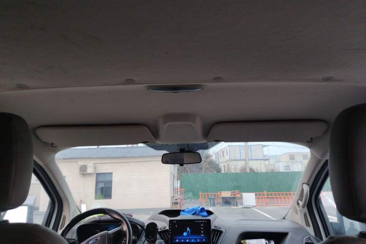 Used Ford Transit 2020 2.0T Gasoline Automatic Multi-Function Commercial Vehicle Mid-axle Low-roof Design with Dual Rear Doors Meeting China VI Emission Standards