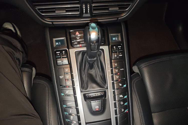 Used Porsche Macan 2021 Macan 2.0T
