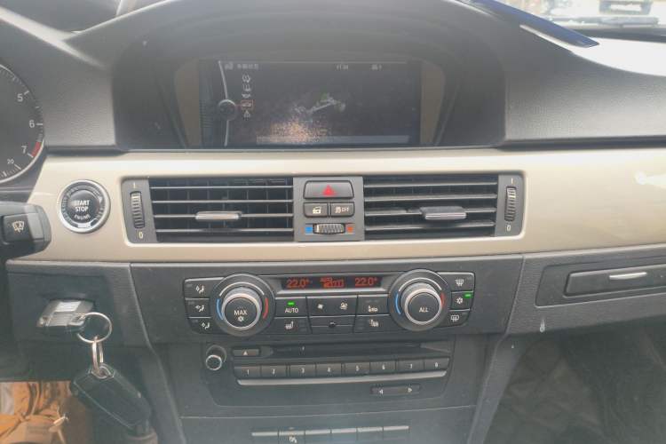 Used BMW 3 Series 2012 320i Luxury Edition Audio And AC Panel