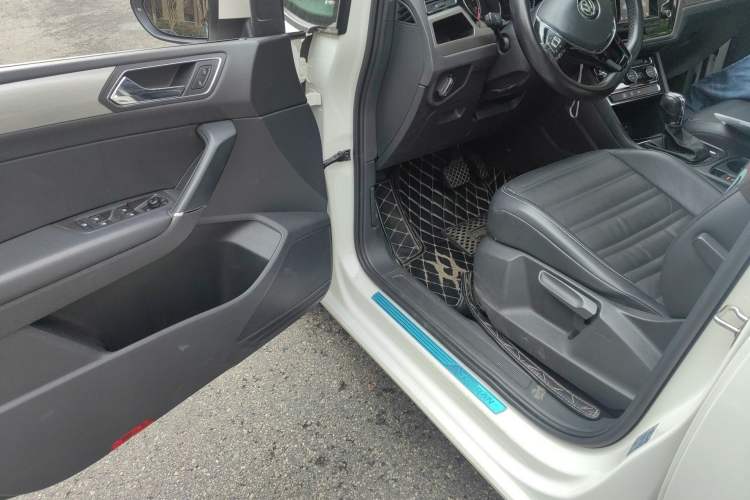 Used Volkswagen Touran 2016 Volkswagen Touran L 280TSI DSG Comfort Edition Driver Seat