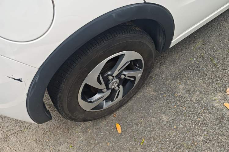 Used Baojun 310 2017 1.5L Automatic Fashion Model Right Rear Wheel Hub