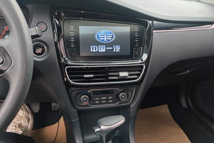 Used FAW Junpai A70 2016 1.6L Automatic Luxury Model Audio And AC Panel