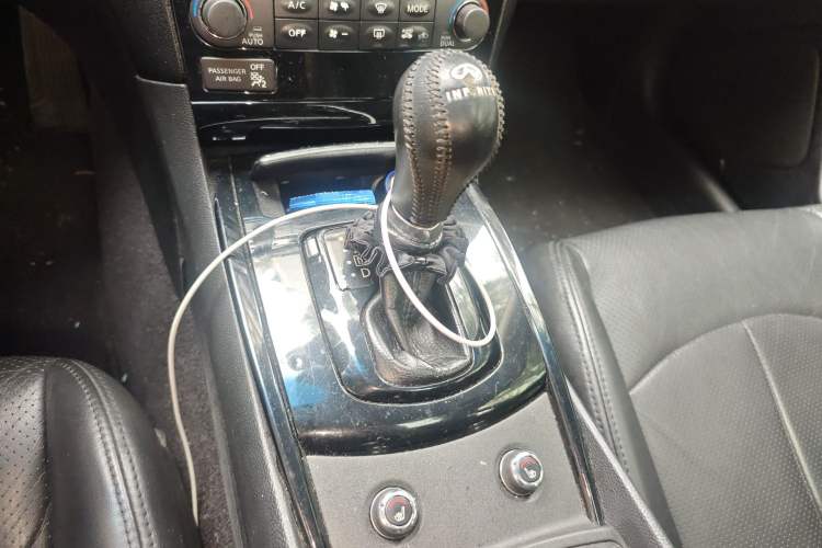 Used Infiniti G Series 2010 G25 Sedan Sport Edition Gear Lever