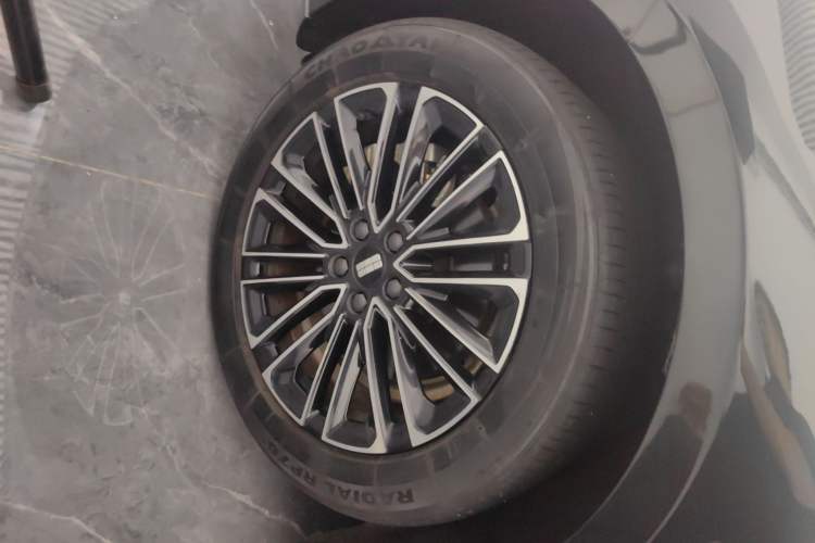 Used Geely Galaxy 8 2025 130km EM-i Deluxe Edition Left Front Wheel Hub
