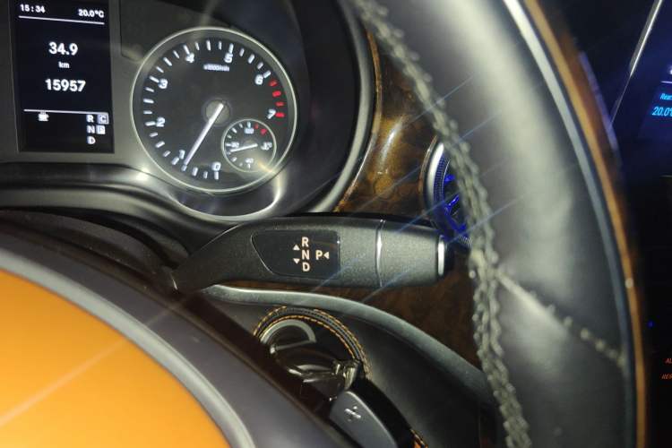 Used Mercedes-Benz Vito 2021 2.0T Elite Version 7 Seats Gear Lever