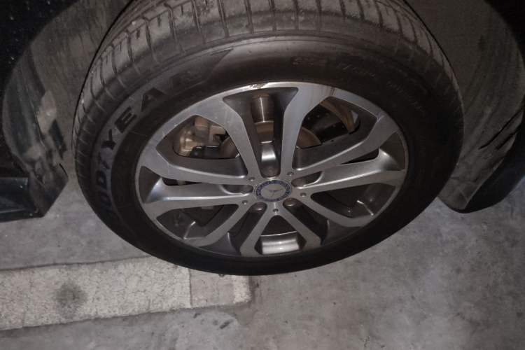 Used Mercedes-Benz GLE 2016 GLE 320 4MATIC Luxury Model Right Front Wheel Hub