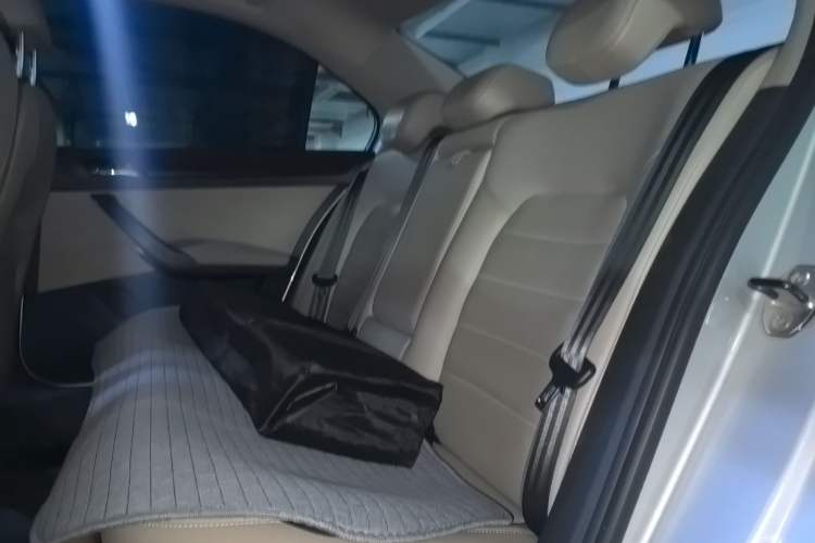 Used Volkswagen Santana 2013 1.6L Manual Luxury Edition
