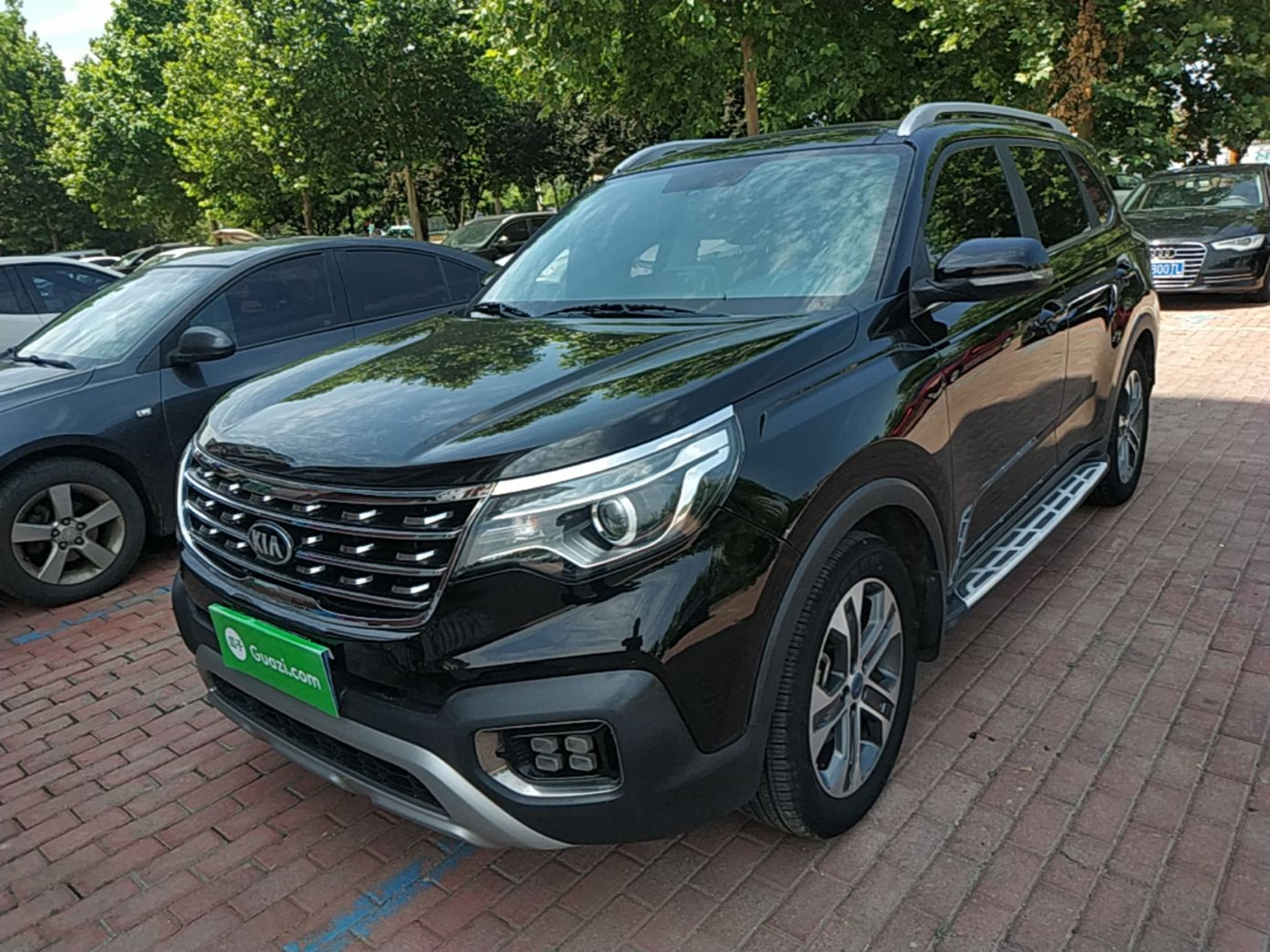 Под передней частью автомобиля