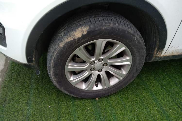 Used Land Rover Discovery Sport 2019 240 PS SE Version China VI Standard Left Front Wheel Hub