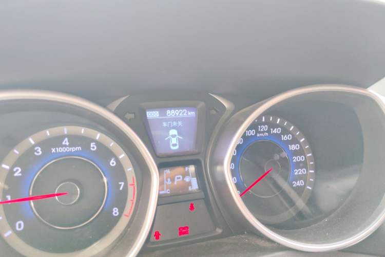 Used Hyundai Elantra (5th Generation / Langdong) 2015 1.6L Automatic Leading Model Odometer Close Up