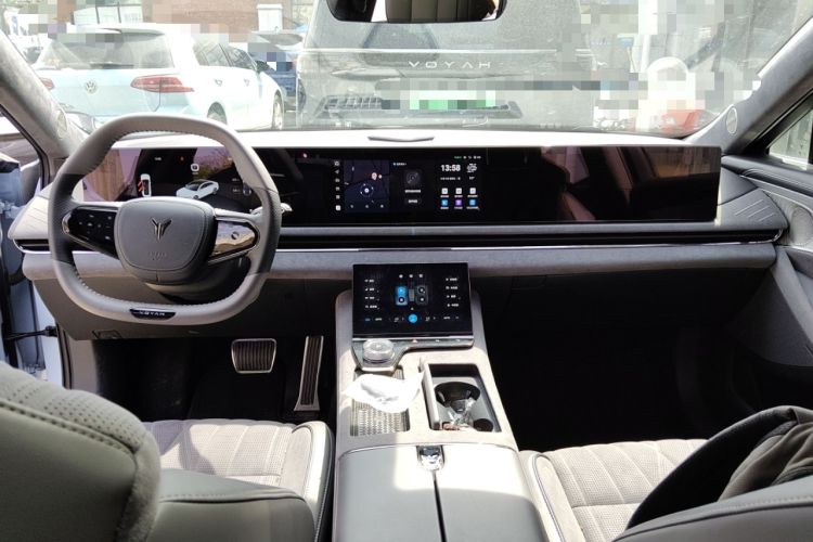 Used VOYAH PASSION 2023 Four-Wheel Drive Flagship Edition Center Console