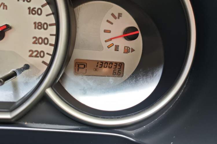 Used Nissan Livina 2010 JINRUI Edition 1.6L Automatic Standard Model Odometer Close Up