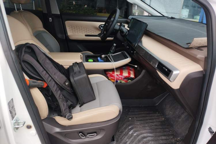 Used AION Y 2022 70 Tech Edition Lithium Iron Phosphate Right Front Seat