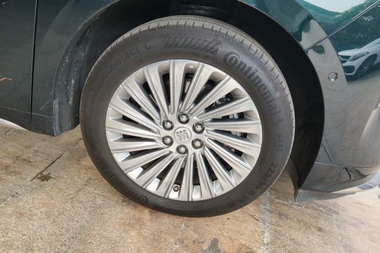 Used Buick Century 2023 2.0T Four-Seat Private Edition Right Front Wheel Hub