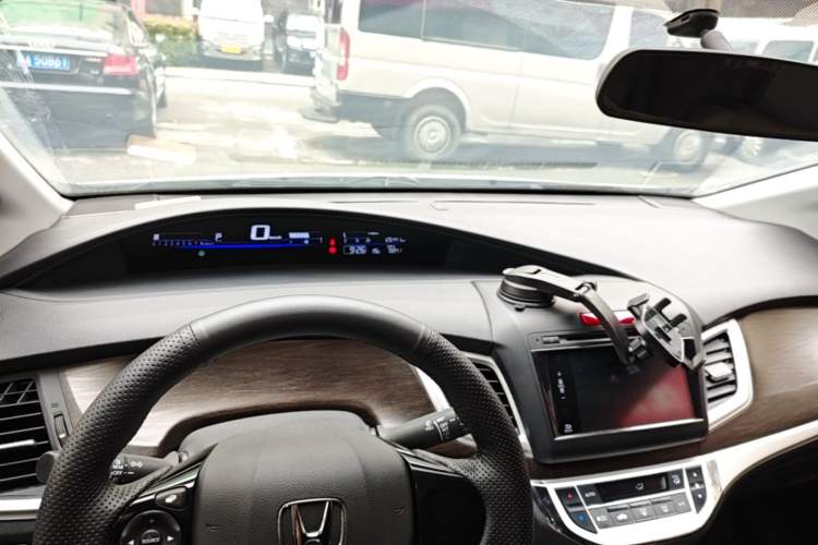 Used Honda Jade 2013 1.8L automatic Comfort version 5 seats Center Console