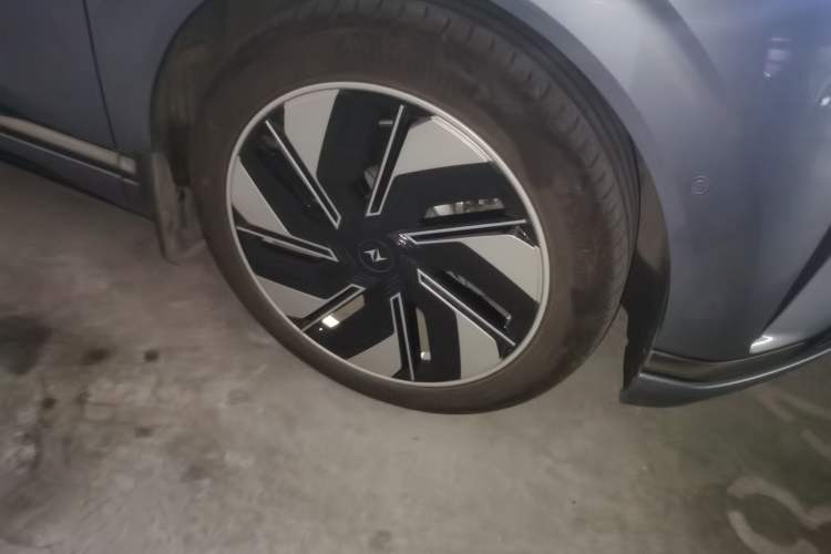 Used Dongfeng eπ eπ008 2024 210Max Range-Extended Version 6 Seats