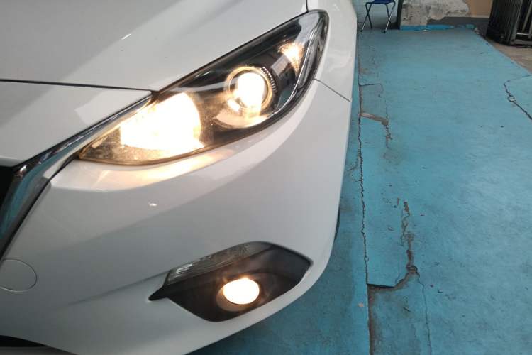 Used Mazda Mazda 3 Axela 2014 Sedan 1.5L Automatic Luxury Model
