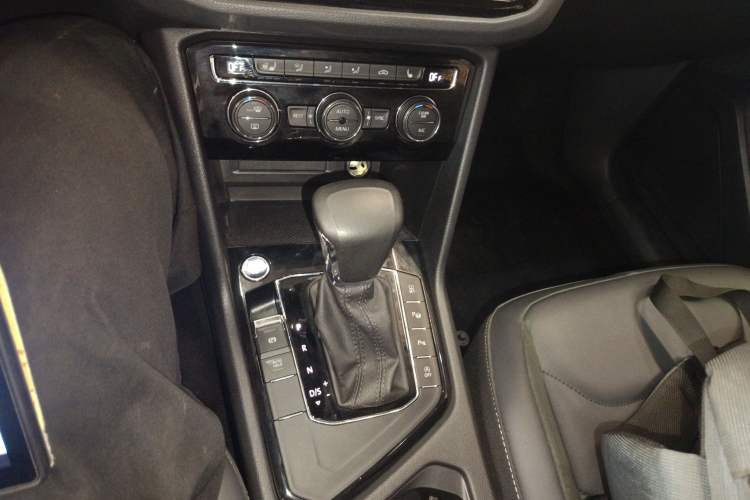 Used Volkswagen Tiguan L 2020 330TSI Automatic Two-Wheel Drive Smart Luxury Edition China VI Standard