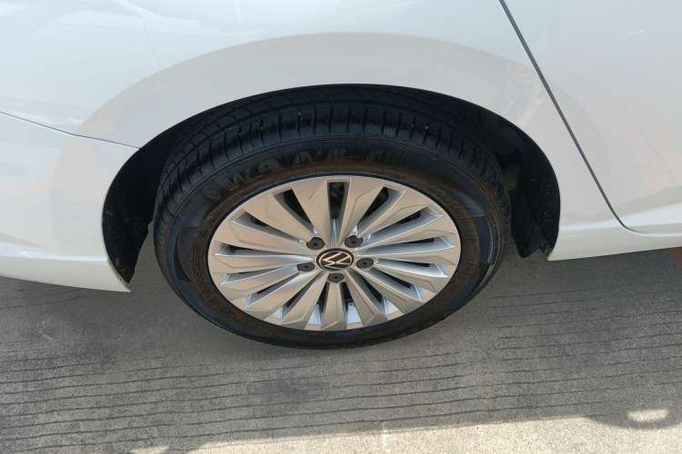 Used Volkswagen Lavida 2021 1.5L Automatic Comfort Edition Exterior 5