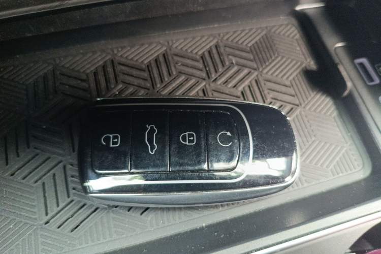 Used Chery Tiggo 8 PRO 2024 Champion Edition 290T Two-Wheel Drive Shining Version 5 Seats Vehicle Key