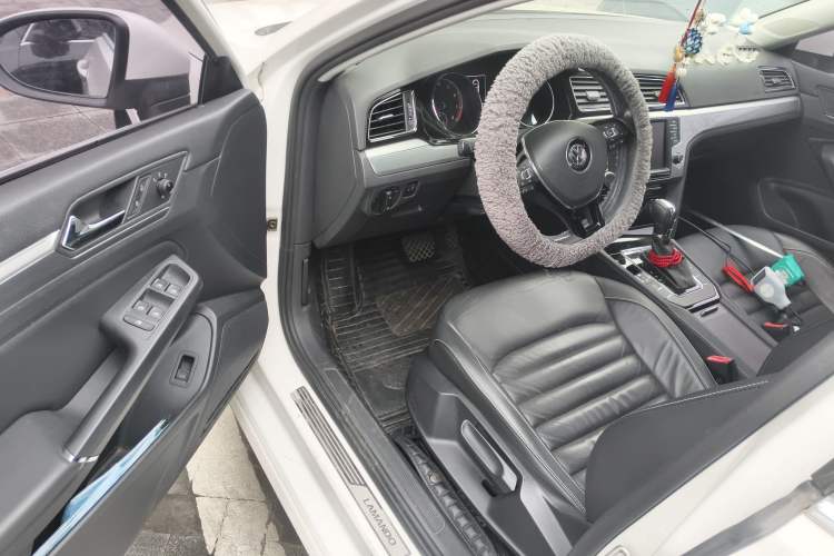 Used Volkswagen Lamando 2018 280TSI DSG Comfort Edition Driver Seat