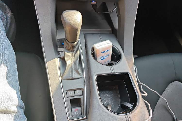 Used Toyota Avalon 2019 2.0L Ambition Edition China VI