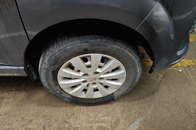 Used Jinbei Gold Hiace 2021 1.5L Passenger Vehicle Engineering Lion 6 Seats
