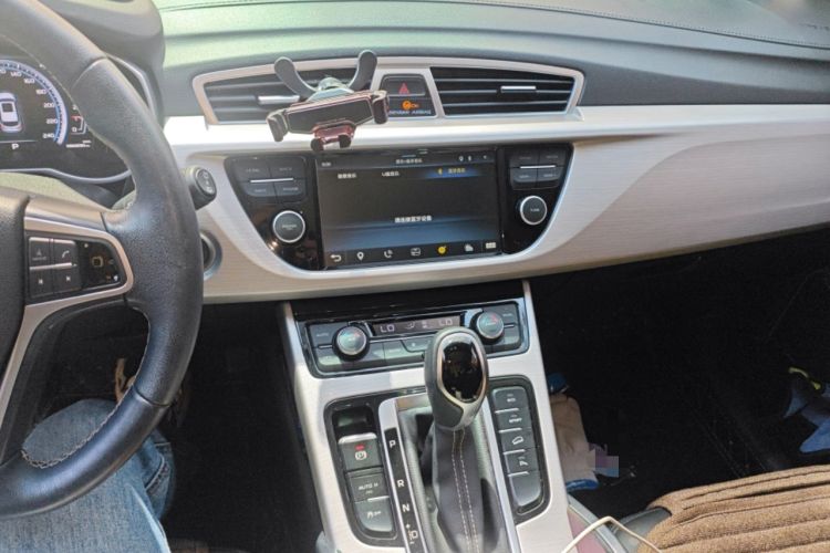 Used Geely Auto Emgrand X7 Sport 2016 1.8TD Automatic Smart Connectivity Version Audio And AC Panel