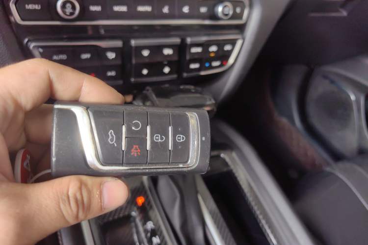 Used GAC Trumpchi GS8 2017 320T Two-Wheel Drive Luxury Smart Connectivity Version (7 Seats)