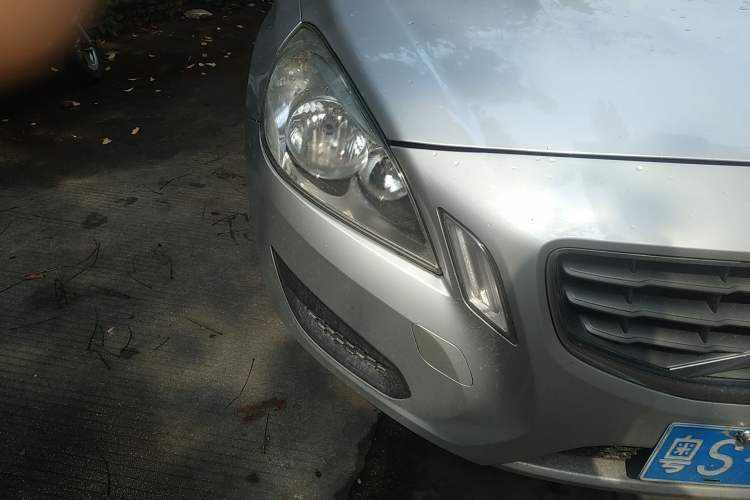Used Volvo S60 2011 2.0T ZhiShang Version Right Front Headlight