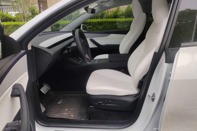 Used Tesla Model Y 2025 Rear-Wheel Drive First Edition Left Front Seat