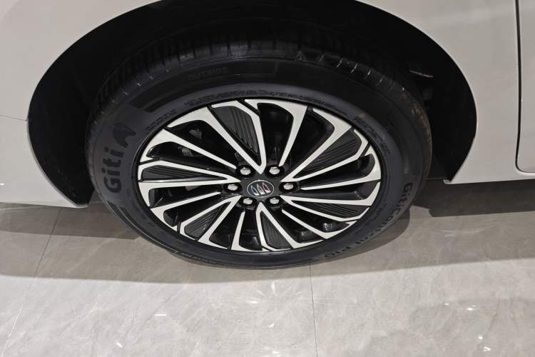 Used Buick GL8 New Energy 2025 Lu Shang Smart Enjoyment Edition 7-Seater Right Rear Wheel Hub