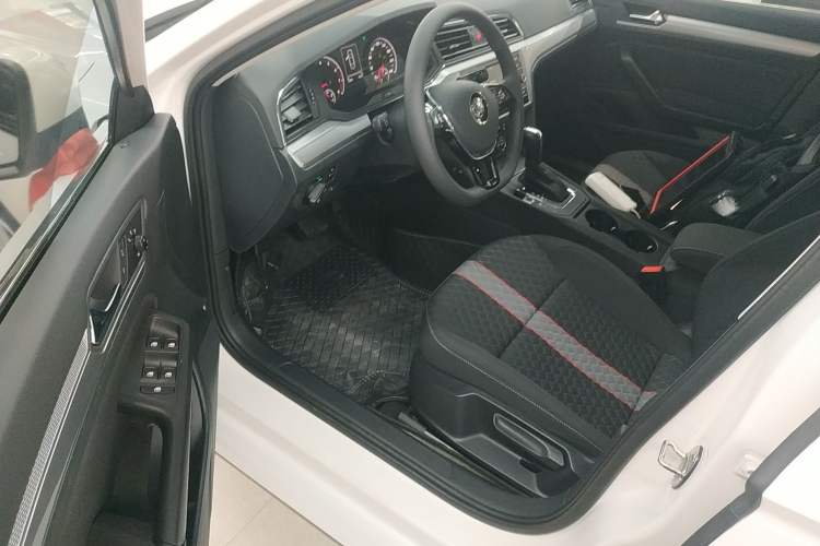 Used Volkswagen Lamando 2019 230TSI DSG Fashion Edition China VI