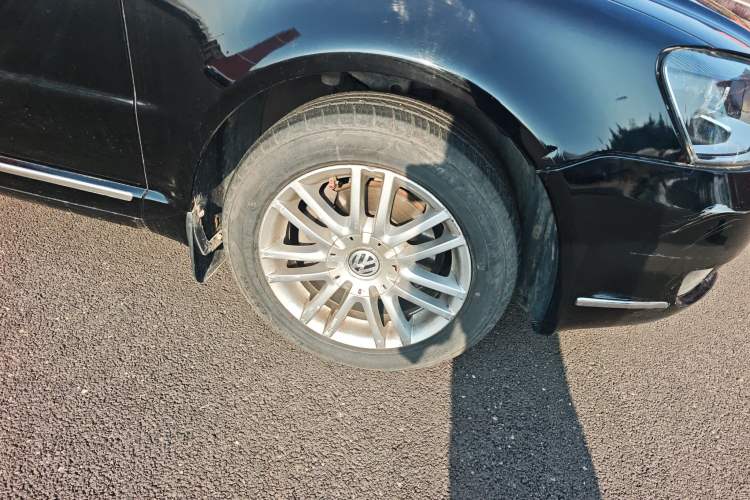 Used Volkswagen Passat 2009 1.8T Manual Luxury Edition Right Front Wheel Hub