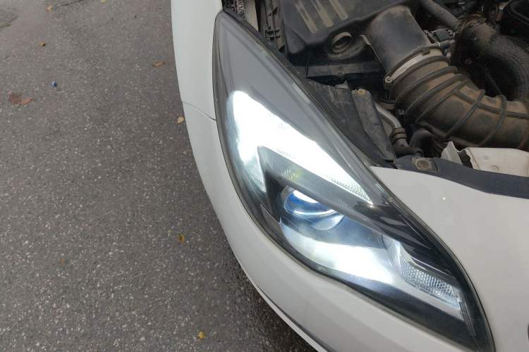 Used Buick Regal 2014 2.0L Elite Fashion Edition Right Front Headlight