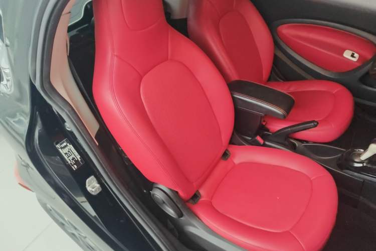 Used smart fortwo 2015 1.0L 52 kW Hardtop Passion Edition Right Front Seat