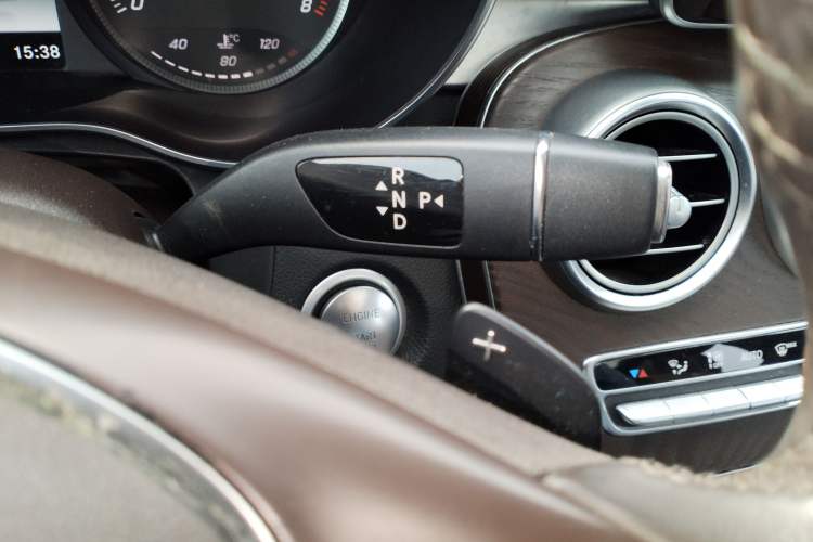 Used Mercedes-Benz GLC 2018 Refreshed GLC 300 4MATIC Dynamic Edition Gear Lever