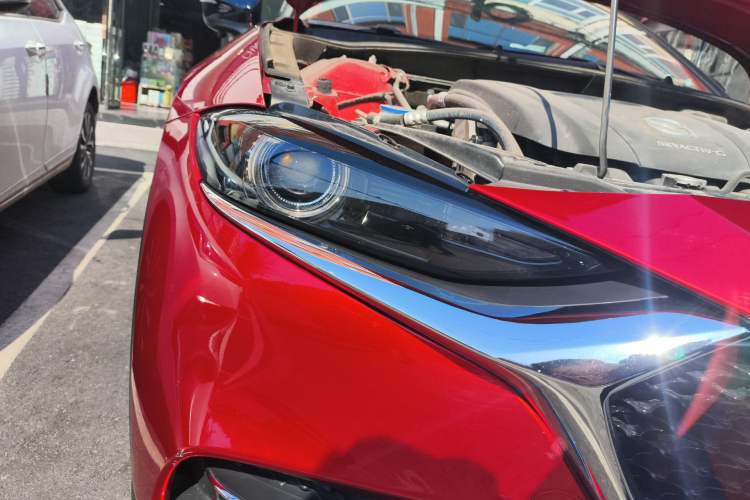 Used Mazda CX-4 2021 2.0L Automatic Two-Wheel Drive Blue Sky Dynamic Edition Right Front Headlight