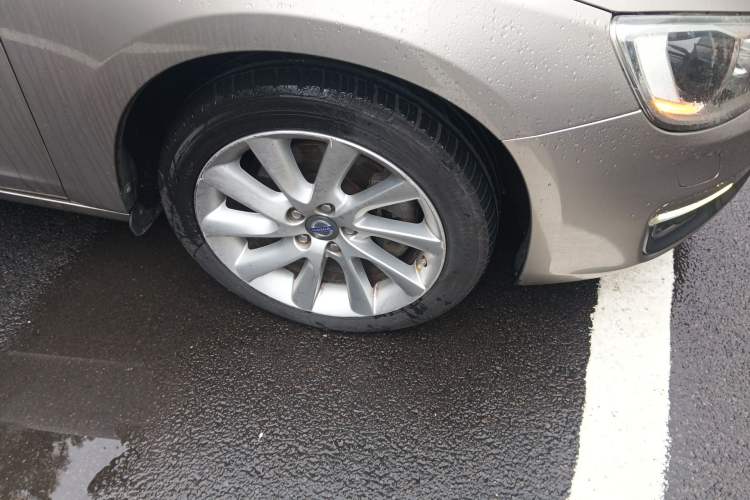 Used Volvo S60 2014 S60L 2.0T Smart Drive Edition Right Front Wheel Hub