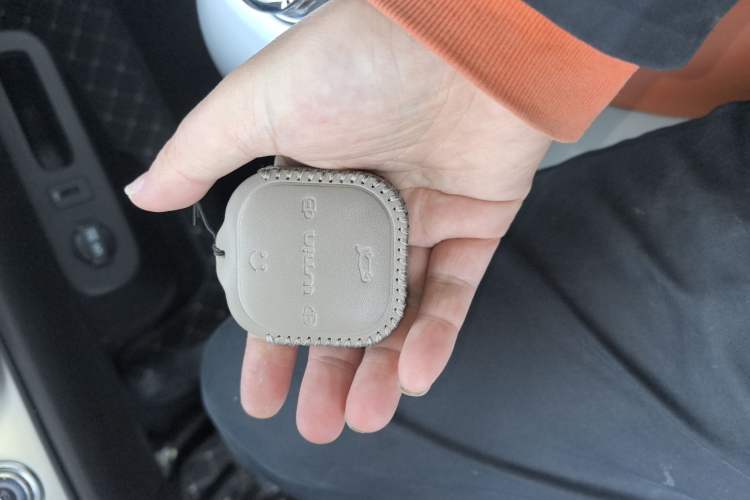 Used CHANGAN NEVO Lumin 2024 301km Orange Wind Edition Interior 1