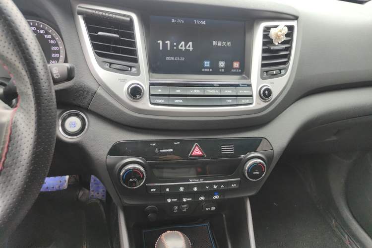 Used Hyundai Tucson 2015 1.6T Dual-Clutch Two-Wheel-Drive Smart Model
