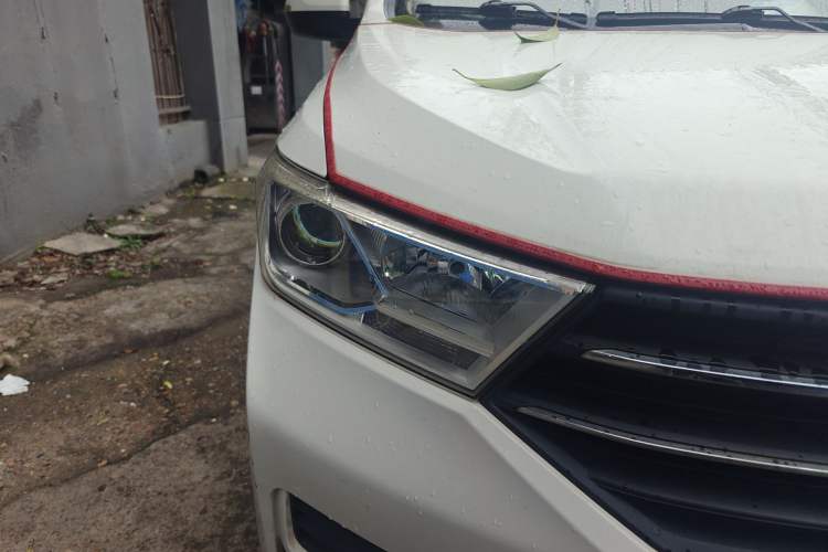 Used Wuling Hongguang 2018 1.5L S Standard Version L2B Right Front Headlight