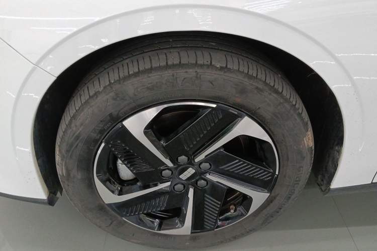 Used Geely Galaxy L6 2024 125km PLUS Dragon Edition Left Front Wheel Hub