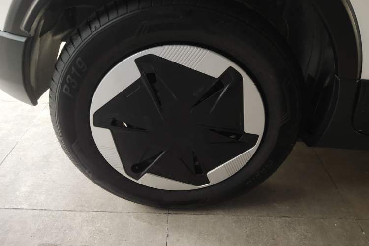 Used Geometry E Firefly 2024 301km Flowing Light