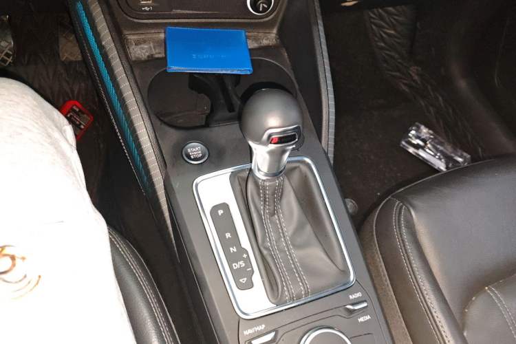 Used Audi Q2L 2022 35 TFSI Fashion Dynamic Model Gear Lever