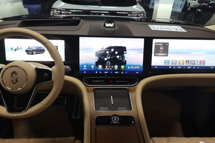 Used Hima AITO M9 2025 Extended-Range Ultra Version 52 kWh 6-Seater Audio And AC Panel