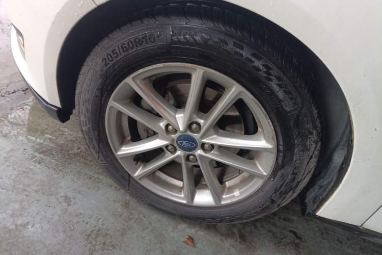 Used Ford Focus 2017 Sedan EcoBoost 125 Automatic Supreme Style SmartDrive Edition
