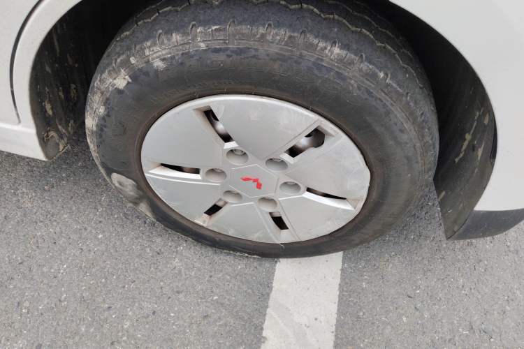 Used Wuling Yangguang 2024 300km Comfort Version with Sealed Windows 60kW
