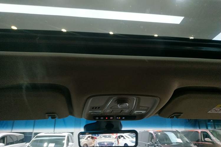 Used Buick GL8 2021 ES Landtrek 653T Luxury Model Headliner