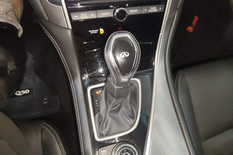 Used Infiniti Q50L 2018 2.0T Enjoyment Edition China V standard Gear Lever